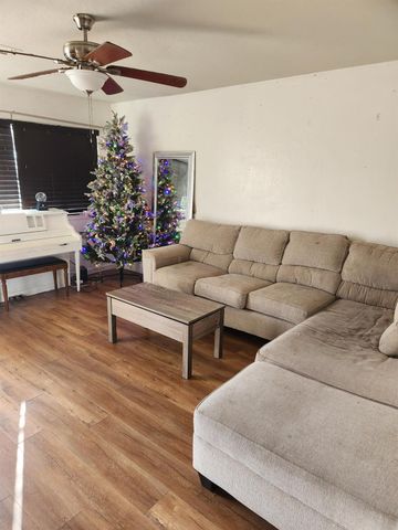 4935 E Kerckhoff Avenue, Fresno, CA 93727