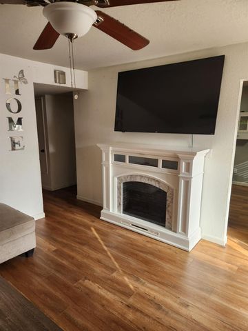 4935 E Kerckhoff Avenue, Fresno, CA 93727