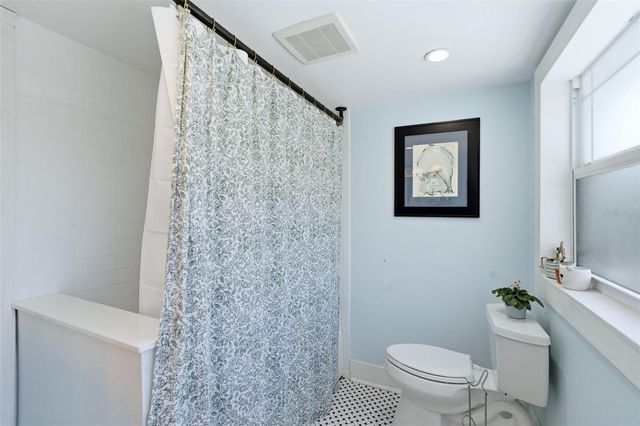 138 N KENTUCKY AVENUE, Deland, FL 32724