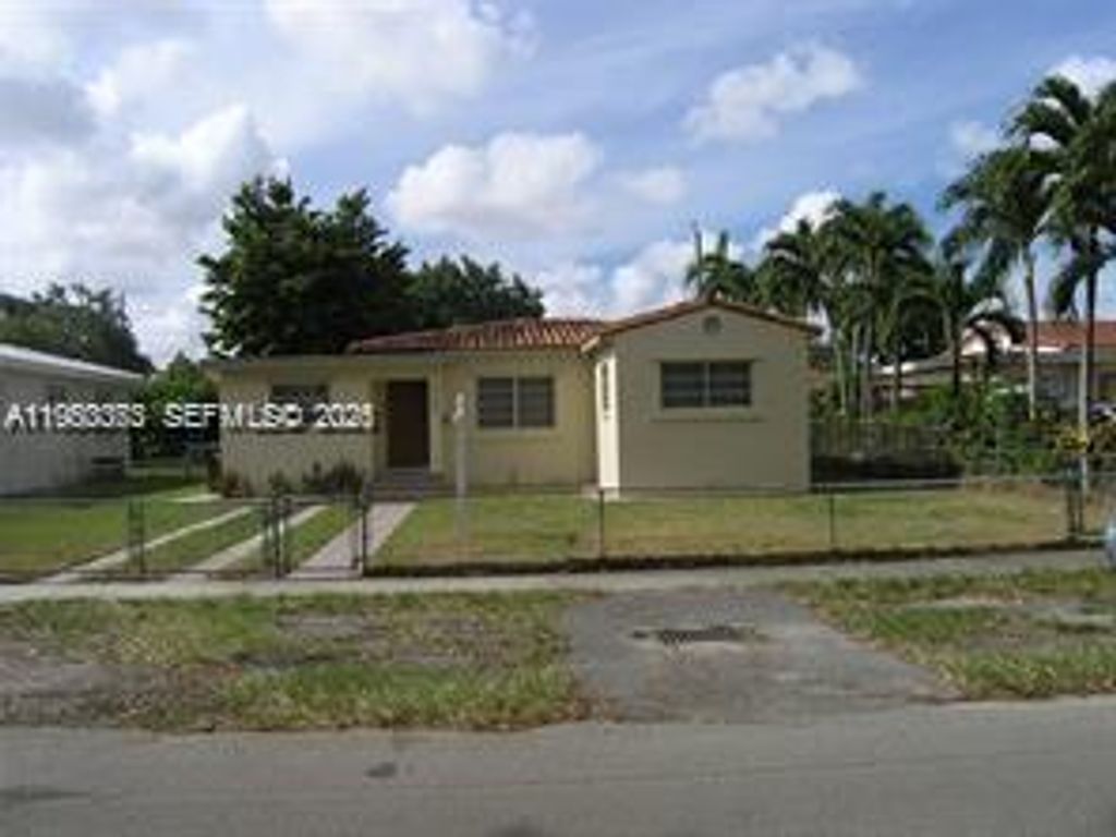 6261 NW 40th St, Virginia Gardens, FL 33166