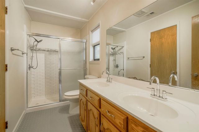 284 W San Antonio Street, Van Alstyne, TX 75495