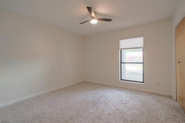 284 W San Antonio Street, Van Alstyne, TX 75495