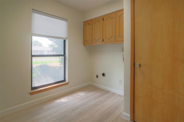 284 W San Antonio Street, Van Alstyne, TX 75495