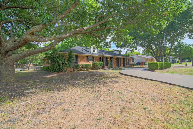284 W San Antonio Street, Van Alstyne, TX 75495