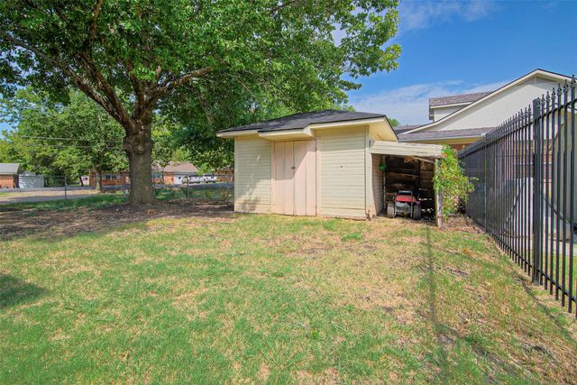 284 W San Antonio Street, Van Alstyne, TX 75495