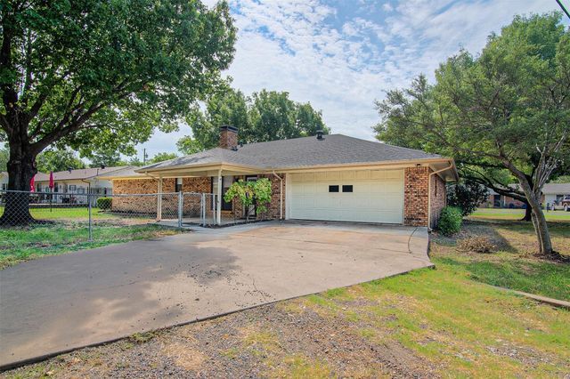284 W San Antonio Street, Van Alstyne, TX 75495