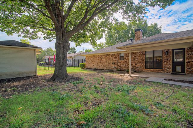 284 W San Antonio Street, Van Alstyne, TX 75495