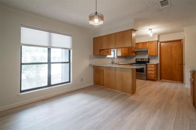 284 W San Antonio Street, Van Alstyne, TX 75495