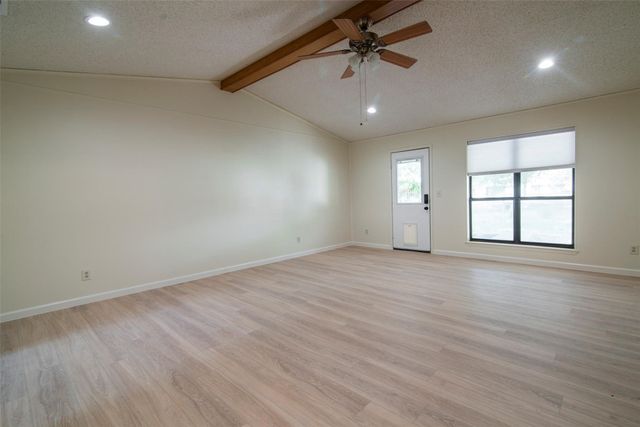 284 W San Antonio Street, Van Alstyne, TX 75495