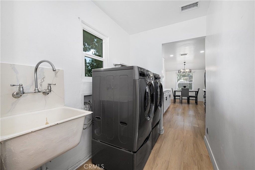 Image 13 of property listing at 11702 Rockwall, Lakewood, CA 90715