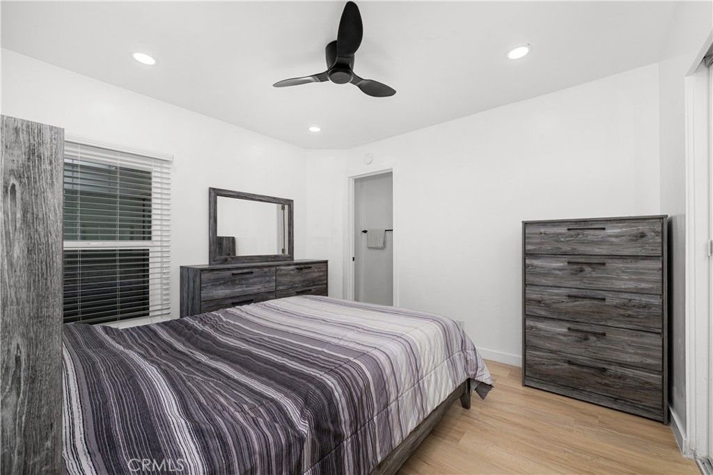 Image 18 of property listing at 11702 Rockwall, Lakewood, CA 90715