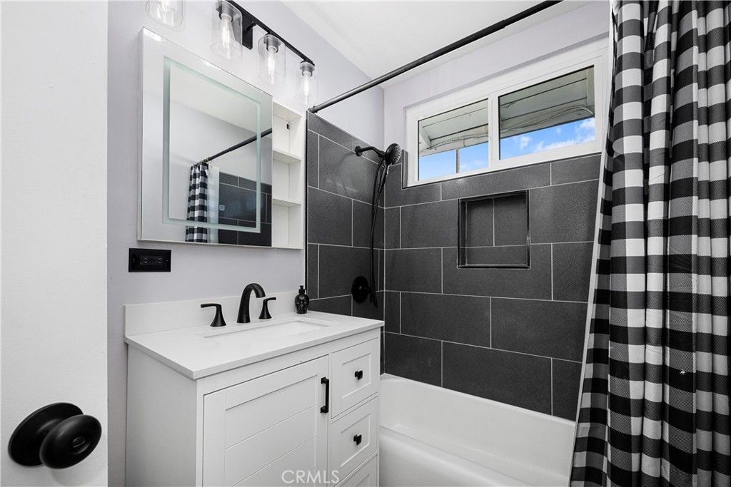 Image 25 of property listing at 11702 Rockwall, Lakewood, CA 90715