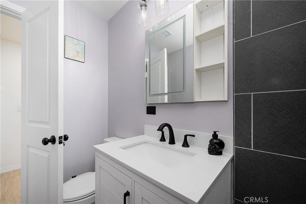 Image 26 of property listing at 11702 Rockwall, Lakewood, CA 90715