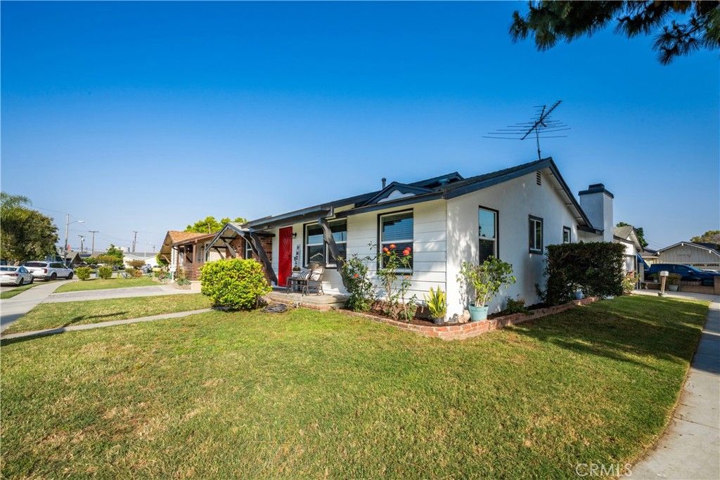 Image 36 of property listing at 11702 Rockwall, Lakewood, CA 90715