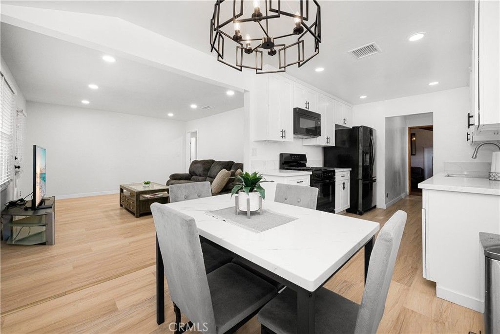 Image 7 of property listing at 11702 Rockwall, Lakewood, CA 90715