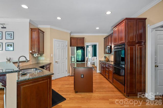 2401 Flagstick Drive, Matthews, NC 28104