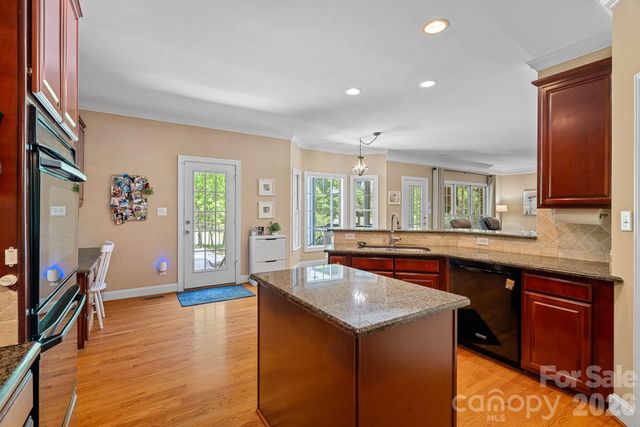 2401 Flagstick Drive, Matthews, NC 28104