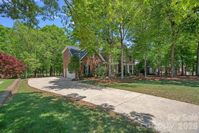 2401 Flagstick Drive, Matthews, NC 28104