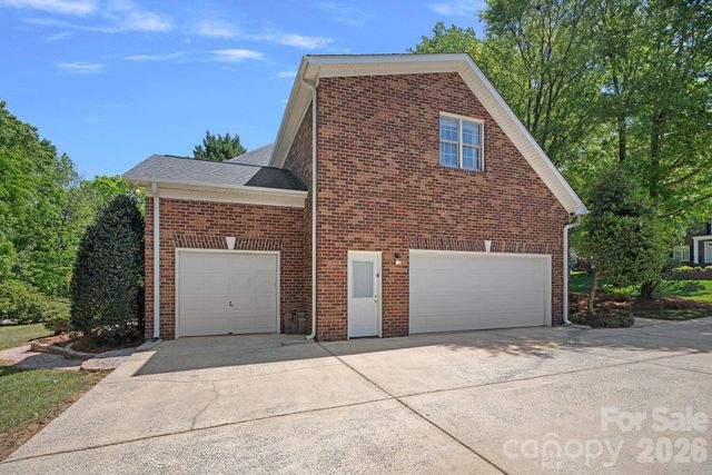 2401 Flagstick Drive, Matthews, NC 28104