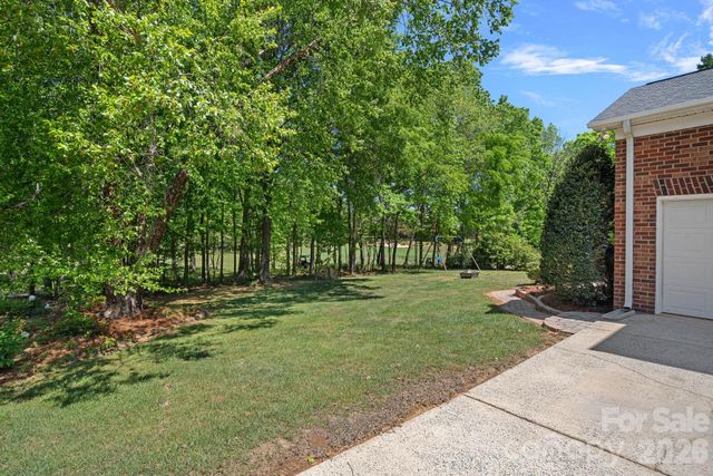 2401 Flagstick Drive, Matthews, NC 28104