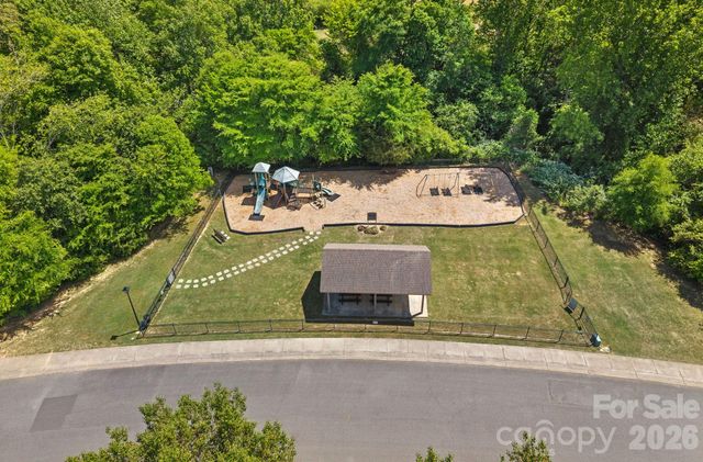 2401 Flagstick Drive, Matthews, NC 28104