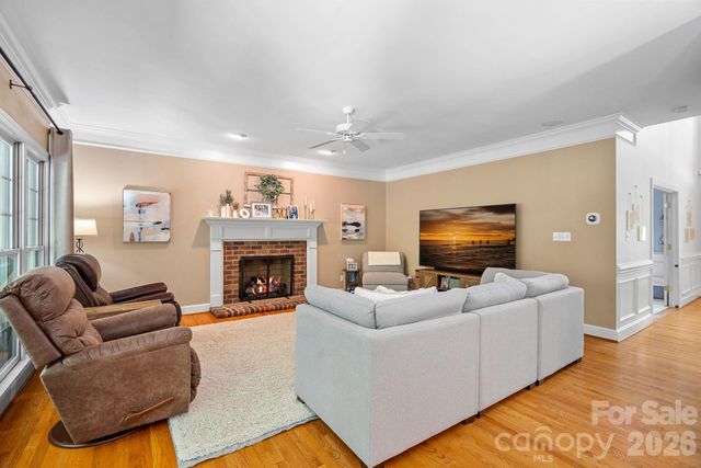 2401 Flagstick Drive, Matthews, NC 28104