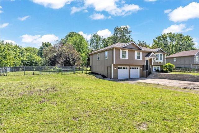 15901 Oakland Avenue, Belton, MO 64012