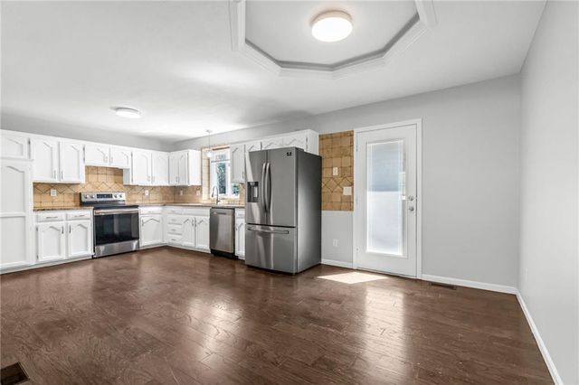15901 Oakland Avenue, Belton, MO 64012