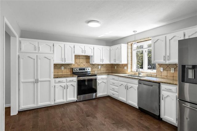 15901 Oakland Avenue, Belton, MO 64012