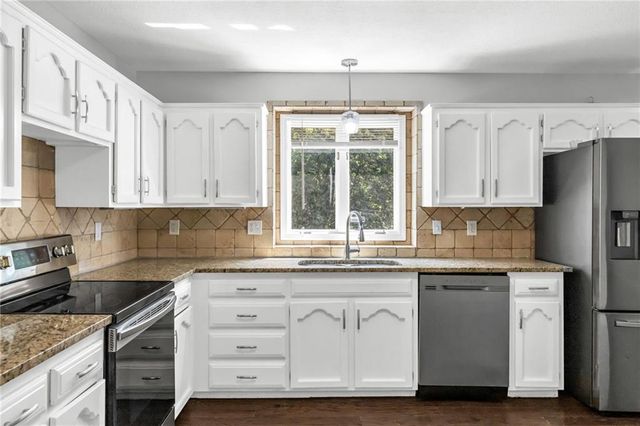 15901 Oakland Avenue, Belton, MO 64012