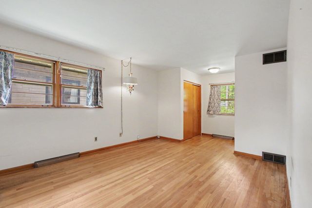 8510 Crestwood Avenue, Munster, IN 46321