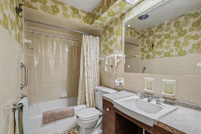 8510 Crestwood Avenue, Munster, IN 46321
