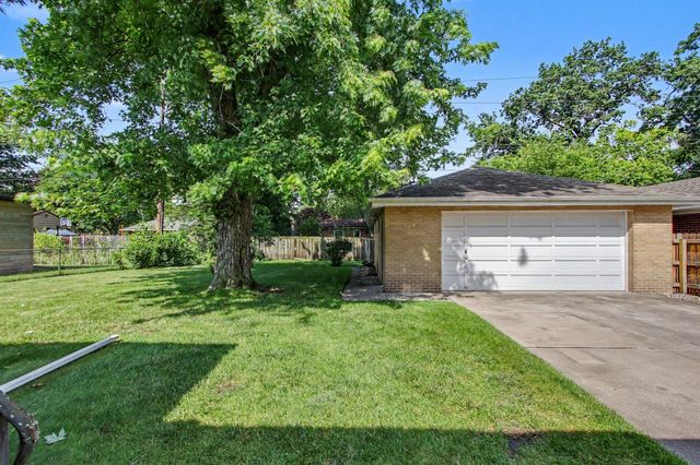 8510 Crestwood Avenue, Munster, IN 46321