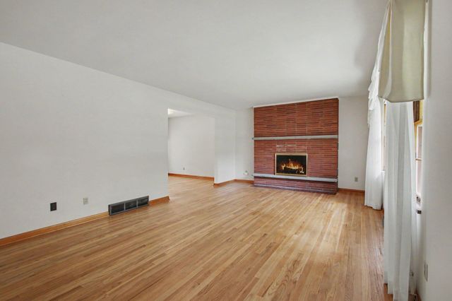 8510 Crestwood Avenue, Munster, IN 46321