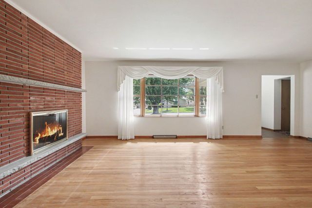 8510 Crestwood Avenue, Munster, IN 46321