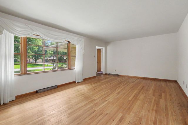 8510 Crestwood Avenue, Munster, IN 46321
