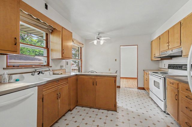 8510 Crestwood Avenue, Munster, IN 46321