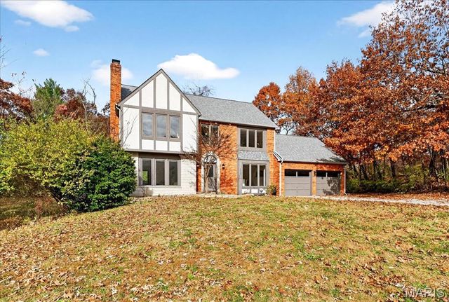 6589 Oak Hill Manor, Glen Carbon, IL 62034