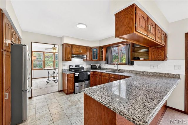 6589 Oak Hill Manor, Glen Carbon, IL 62034