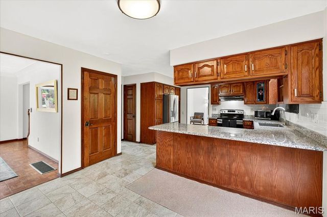 6589 Oak Hill Manor, Glen Carbon, IL 62034