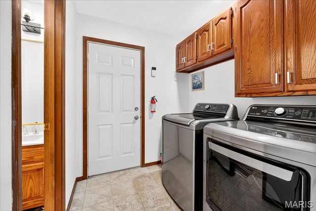 6589 Oak Hill Manor, Glen Carbon, IL 62034