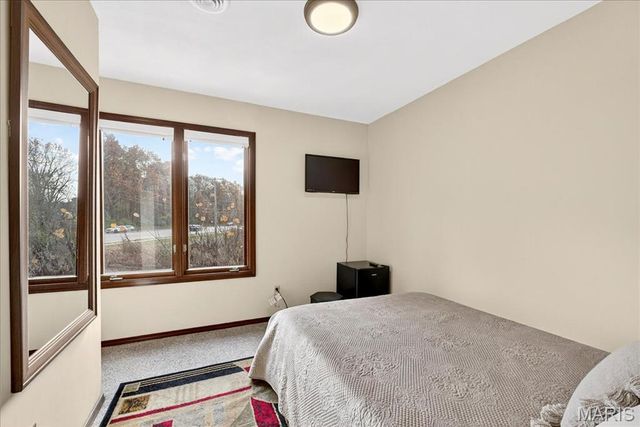 6589 Oak Hill Manor, Glen Carbon, IL 62034