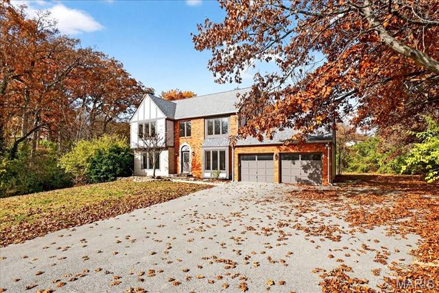 6589 Oak Hill Manor, Glen Carbon, IL 62034