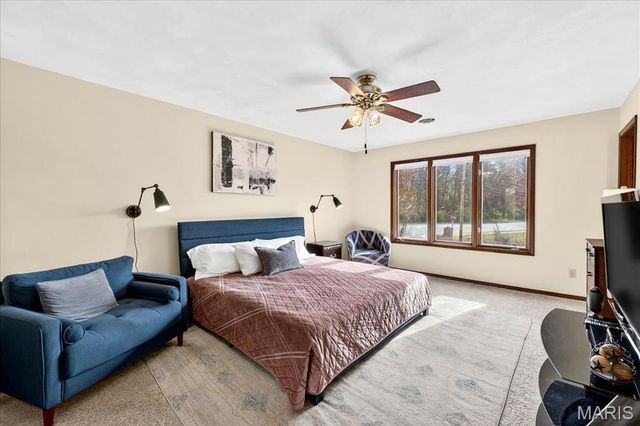 6589 Oak Hill Manor, Glen Carbon, IL 62034