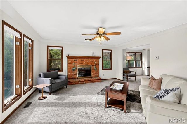 6589 Oak Hill Manor, Glen Carbon, IL 62034