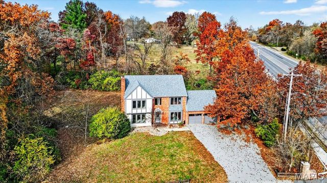 6589 Oak Hill Manor, Glen Carbon, IL 62034