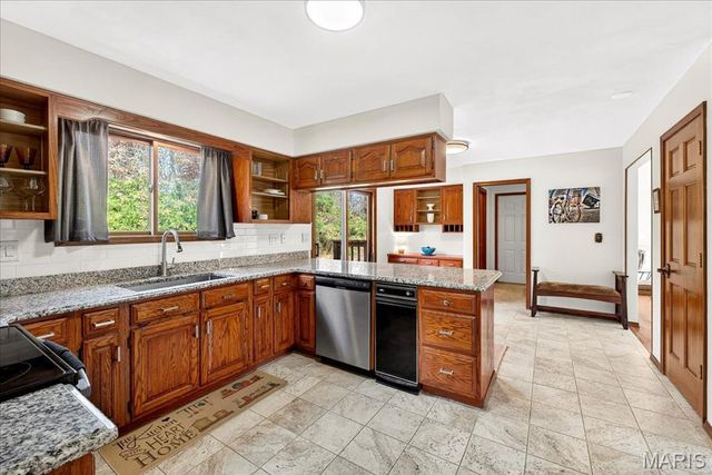 6589 Oak Hill Manor, Glen Carbon, IL 62034