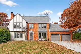 6589 Oak Hill Manor, Glen Carbon, IL 62034