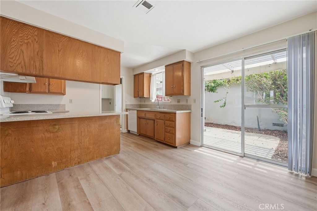 Image 12 of property listing at 1447 Sycamore, Tustin, CA 92780