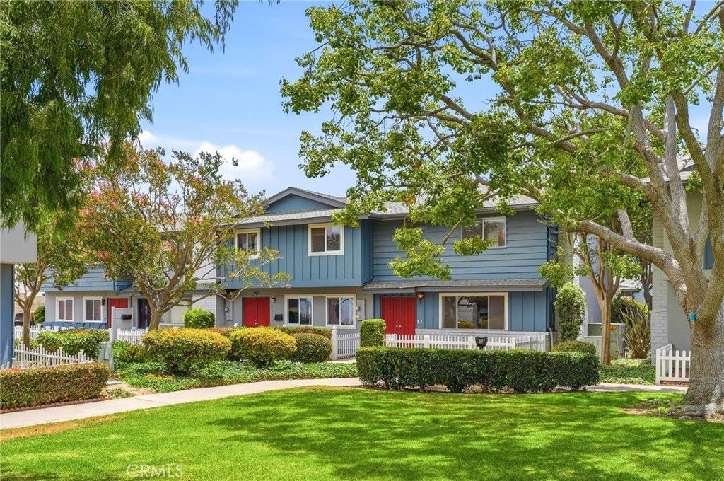 Image 2 of property listing at 1447 Sycamore, Tustin, CA 92780